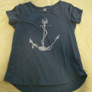 Old navy size small tee shirt.
